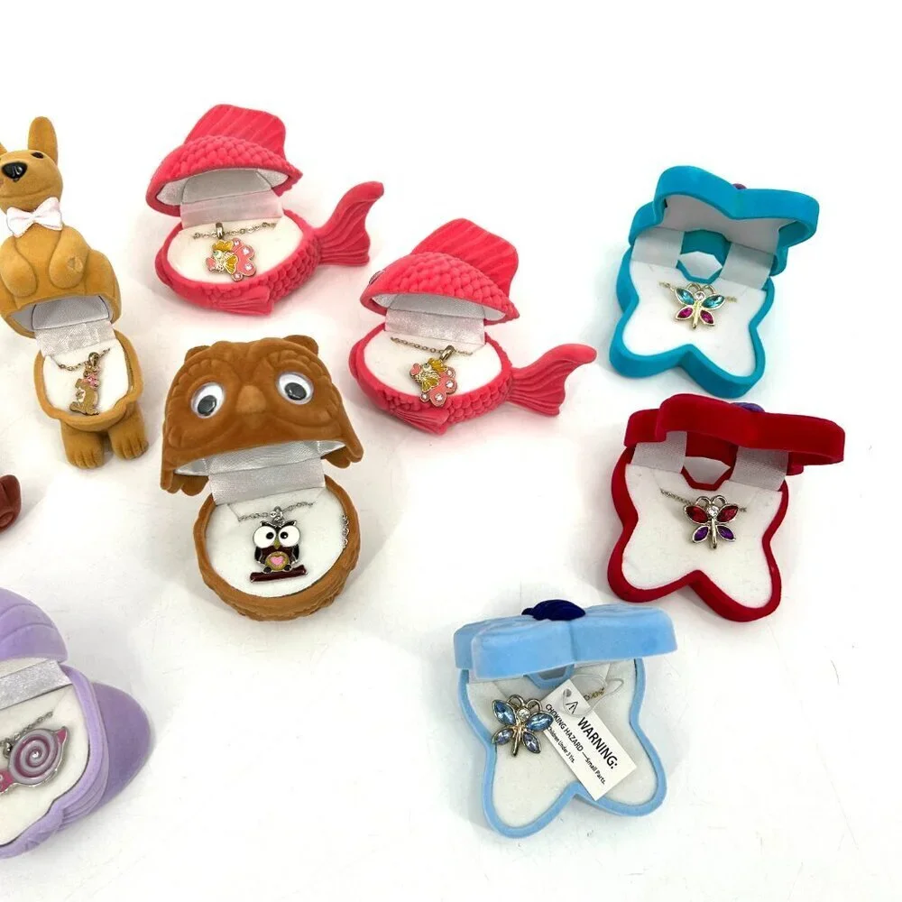 NWOT Set Of 10 Girl's Animal Necklaces And Matching Jewelry Holders Party Favors